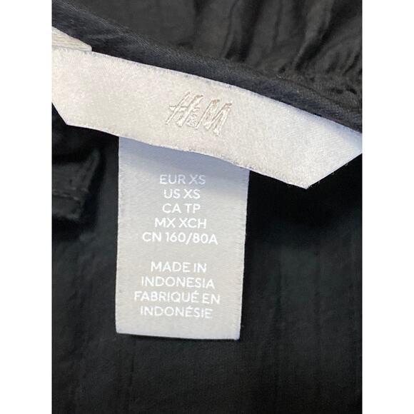 H&M Women's Black Short Sleeve V Neck Smocked Fit & Flare Mini Dress Size XS - Picture 3 of 4